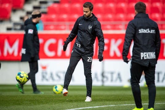 IFK Norrköpings Andreas Blomqvist värmer upp