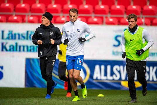 IFK Norrköpingspelarna värmer upp