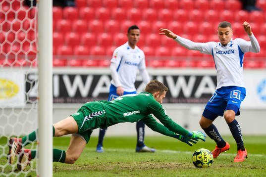 IFK Norrköpings Jordan Larsson oroar mot Kalmars målvakt