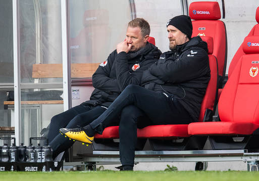 Kalmars tränare Magnus Pehrsson och assisterende tränare