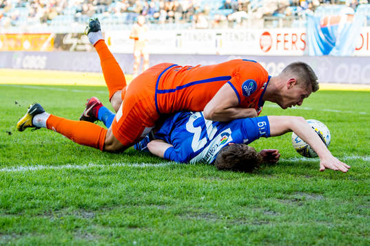 Hólmbert Fridjónsson of Aalesund and Marius Høibråten