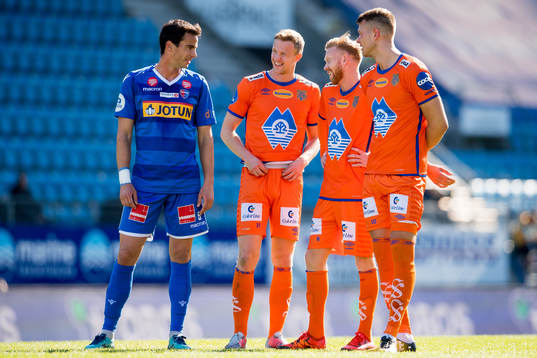 Enric Vallés of Sandefjord talks to Peter Orry Larsen,