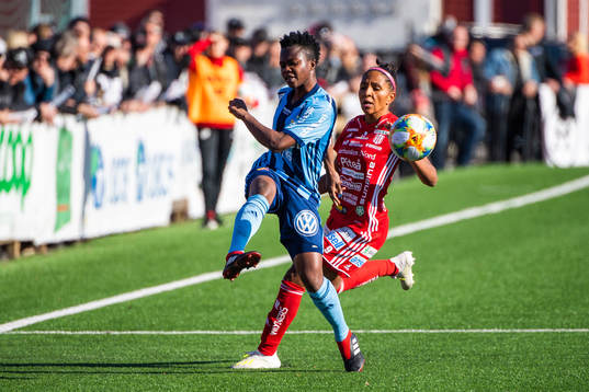 Djurgårdens Portia Boakye och Piteås Madelen Janogy