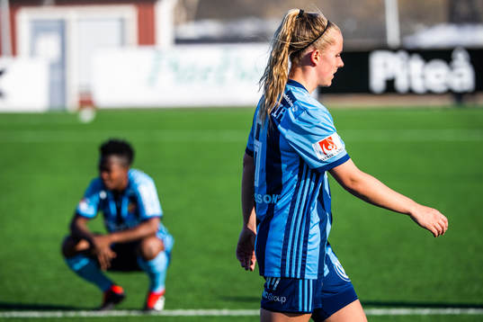 Djurgårdens Portia Boakye och Gudrun Arnardottir deppar