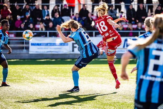 Piteås Nina Jakobsson gör 1-0