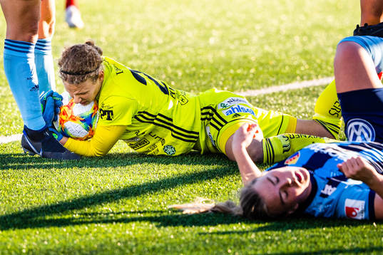 Piteås målvakt Cajsa Andersson och Djurgårdens