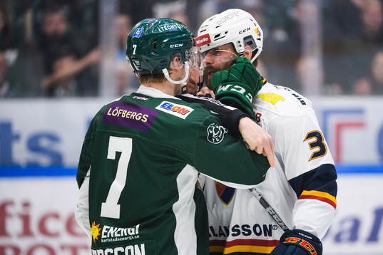 Färjestads Johan Ivarsson och Djurgårdens Dick Axelsson i