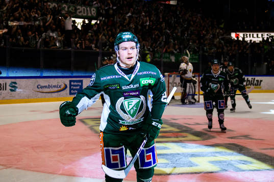 Färjestads Oskar Steen jublar