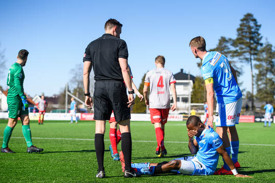 Kachi of Sandnes Ulf in pain