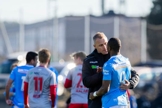 Bengt Sæternes, head coach of Sandnes Ulf, and Kachi of
