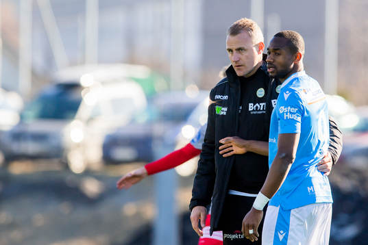 Bengt Sæternes, head coach of Sandnes Ulf, and Kachi of