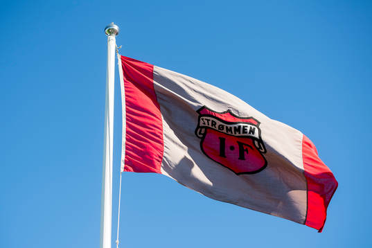 A flag with Strømmen IF logo