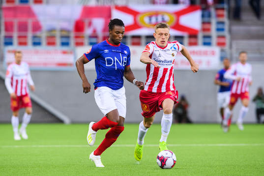 Sam Adekugbe of Vålerenga and Marcus Holmgren Pedersen of