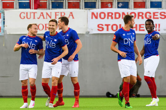 Bård Finne of Vålerenga celebrates