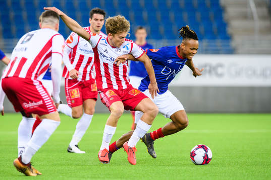 Tomas Stabell of Tromsø och Chidera Ejuke of Vålerenga