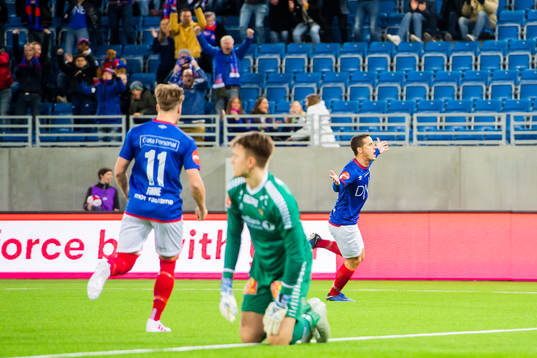 Herolind Shala of Vålerenga celebrates