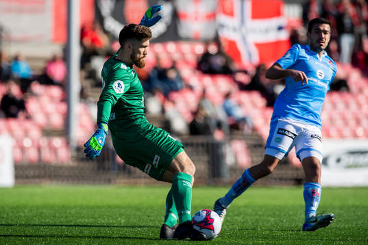 Goalkeeper Marius Berntzen of Strømmen and Sanel Kapidzic