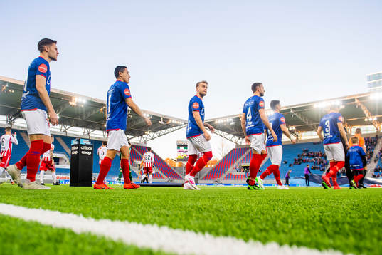 Matthías Vilhjálmsson, Efrain Juarez and Bård Finne and