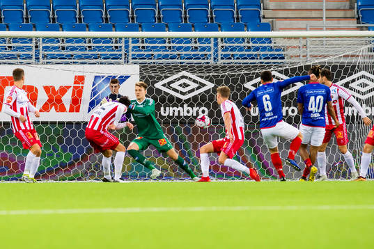 Simen Wangberg of Tromsø scores an own goal (2-0)