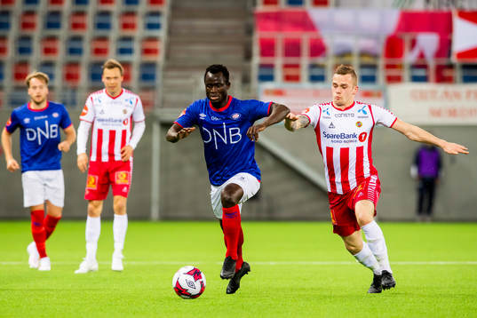 Mohammed Abu of Vålerenga and Kent-Are Antonsen of Tromsø