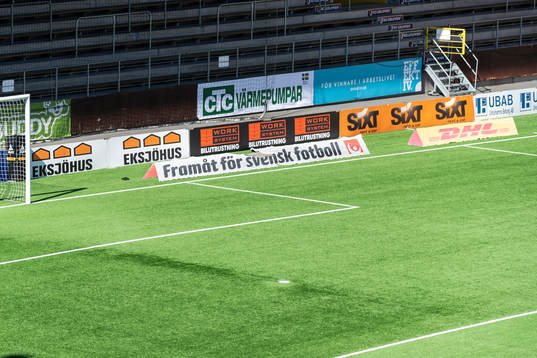 3D reklam på planen för Svenska spel och DHL