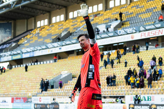 Elfsborgs målvakt Kevin Stuhr Ellegaard jublar