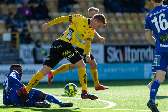Elfsborgs Joakim Nilsson och Sundsvalls Maic Sema