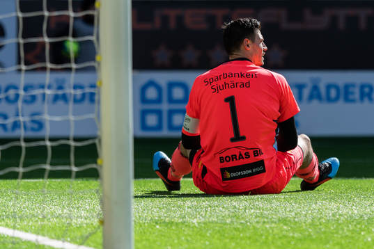 Elfsborgs målvakt Kevin Stuhr Ellegaard deppar