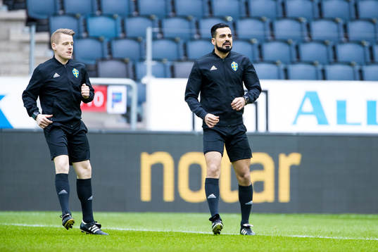 Domare Mohammed Al-Hakim värmer upp