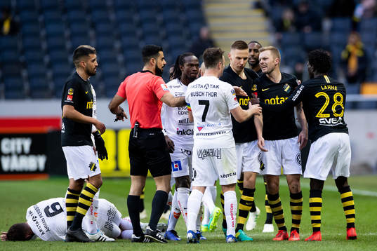 s Sebastian Larsson i bråk med Sirius Niklas Busch Thor
