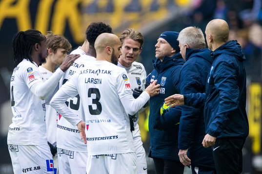 Sirius tränare Henrik Rydström med spelare