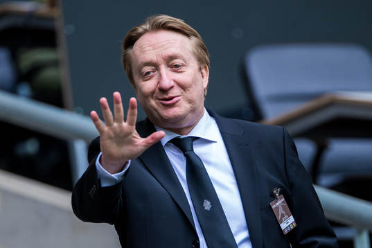 s pressansvarige Stefan Mellerborg på läktaren