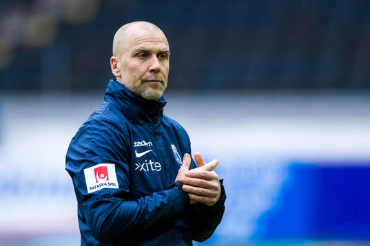 Sirius fystränare Johan Holmström på uppvärmningen