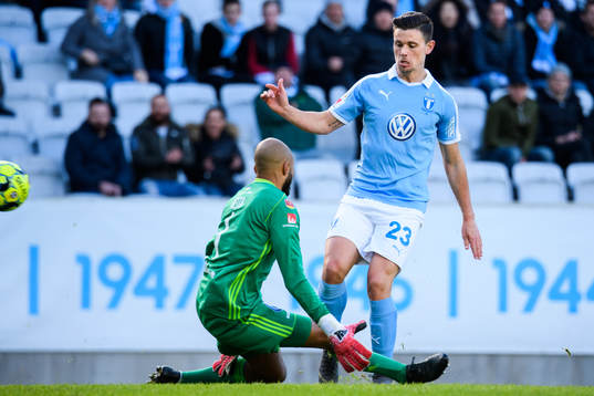 Malmö FFs Marcus Antonsson gör 1-0 bakom Östersunds