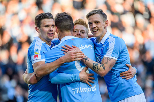 Malmö FFs Markus Rosenberg kramas om av Marcus Antonsson,