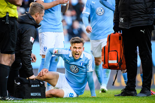 Malmö FFs Arnór Traustason har ont