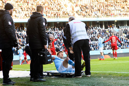 Malmö FFs Arnór Traustason utgår skadad