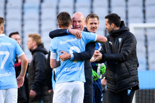 Malmö FFs Markus Rosenberg kramar tränare Uwe Rösler