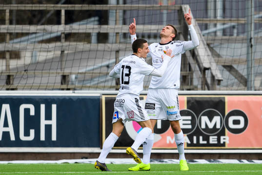 GAIS Nikola Asceric jublar med Arian Kabashi