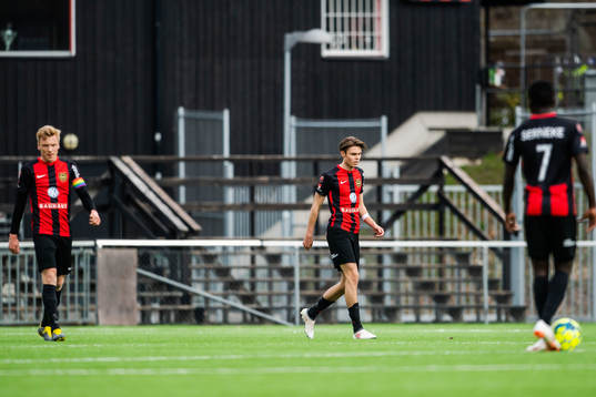Brommapojkarnas Albin Linnér deppar med lagkamrater