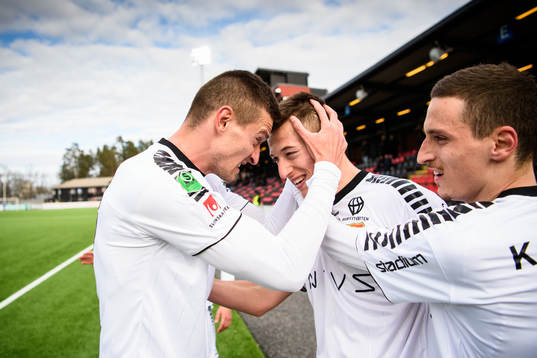 Bläddra bland fler bilder av Fotboll, Superettan, Brommapojkarna - GAIS 