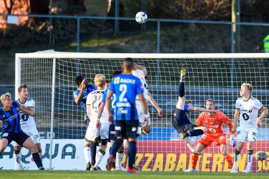 Ola Brynhildsen of Stabæk scores the 2-1 goal
