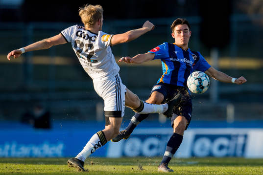 Gjermund Åsen of Rosenborg and Hugo Vegard Vetlesen of