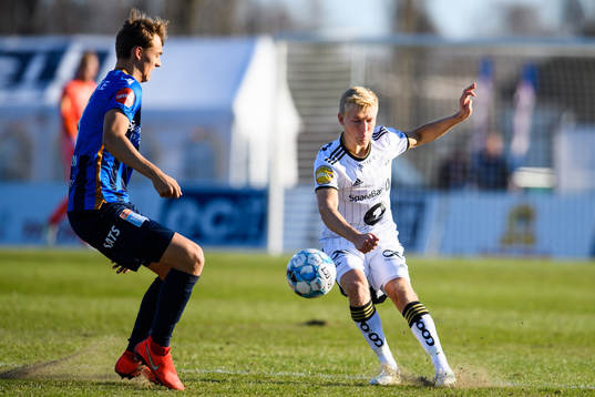Emil Bohinen of Stabæk and Birger Meling of Rosenborg