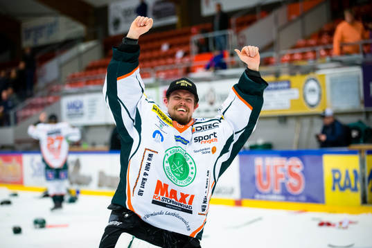 Kristianstads målvakt Joel Gistedt jublar