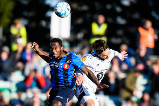 Franck Boli of Stabæk and Mike Jensen of Rosenborg