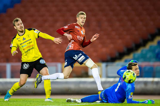 Örgrytes Alexander Bernhardsson gör 1-0 bakom Frejs