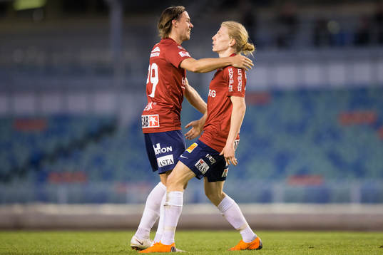 Örgrytes Gustav Ludwigson jublar med Danny Ervik