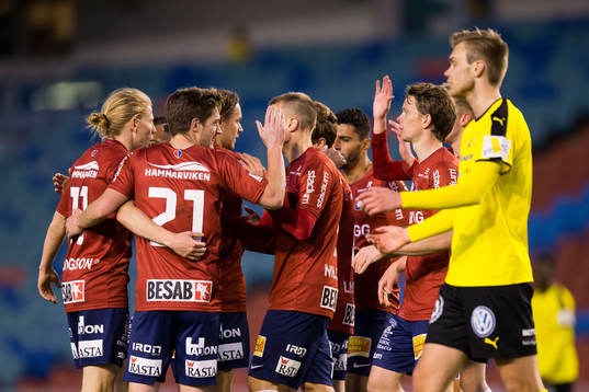 Örgrytes Gustav Ludwigson jublar med lagkamrater