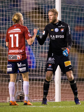 Örgrytes Gustav Ludwigson och målvakt Fredrik Andersson